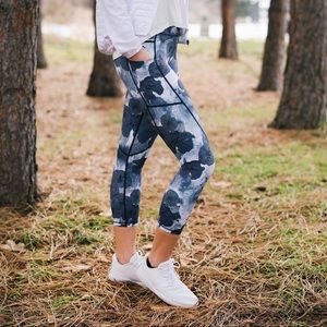 Zyia blue Floral LnT Capris